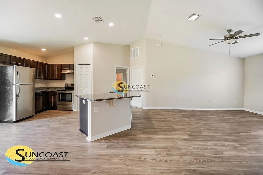 3BD Located In Silver Springs Shores! — Photo 2