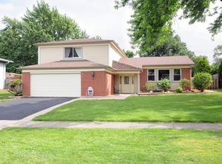 125 Camelot Way, Bolingbrook, IL 60440