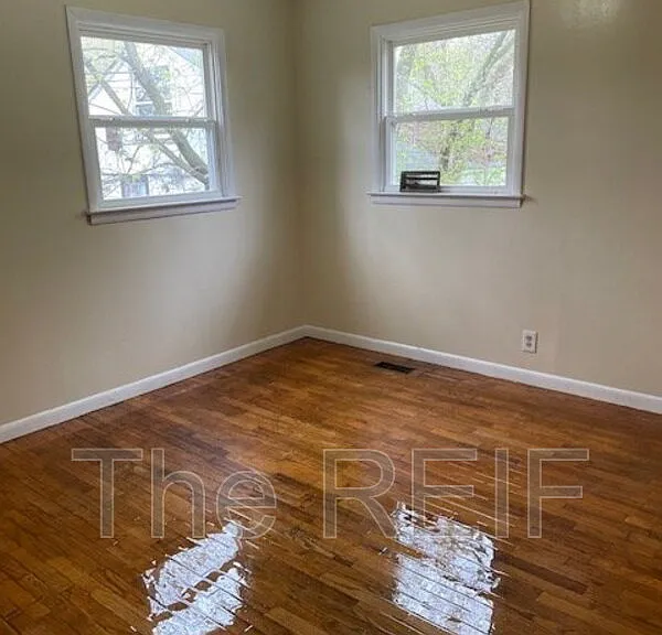 1080 E Cornell Ave — Photo 4