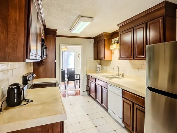 618 Applecross Dr, Cary, NC 27511