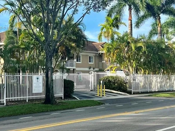 4812 Washington St APT 147, Hollywood, FL 33021