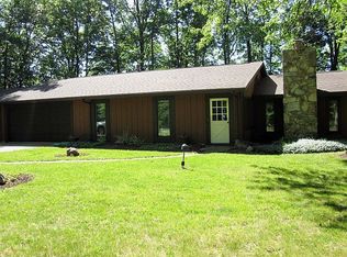 10415 Oaktree Rd, Fort Wayne, IN 46845