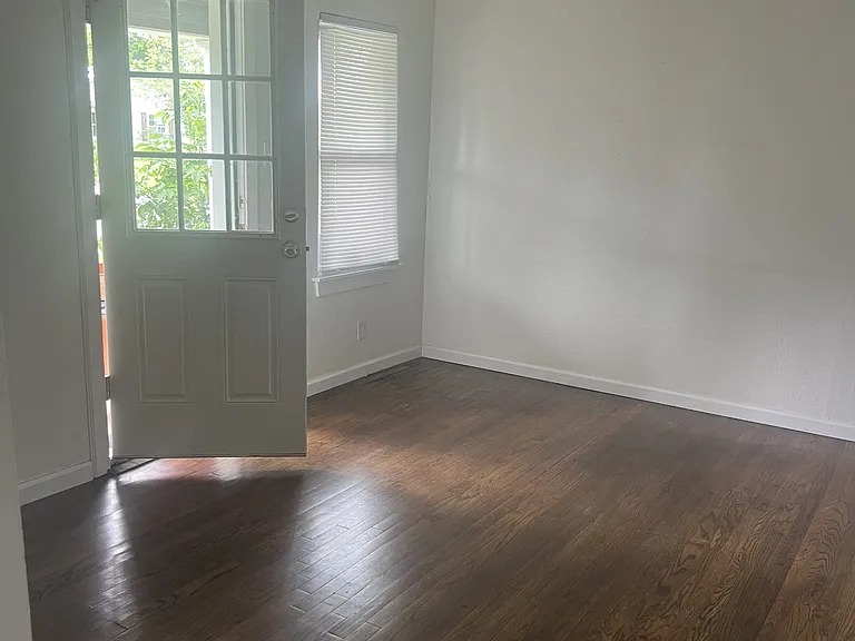 214 W Rosa St — Photo 5