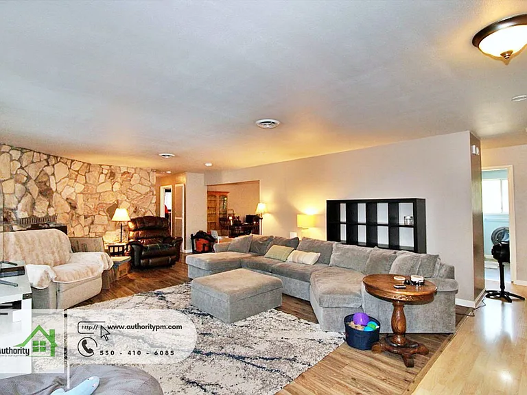 4548 Pensacola St — Photo 3