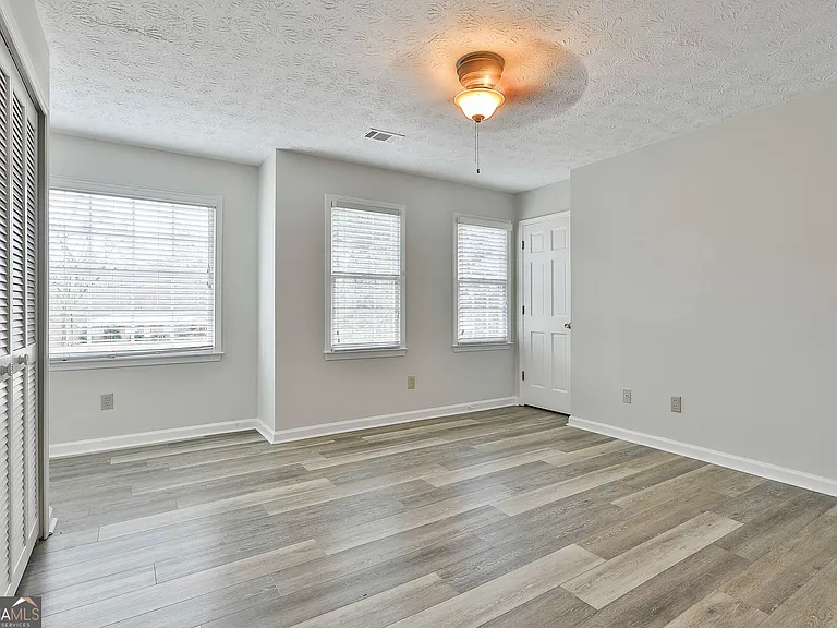 544 Sullivan Rd — Photo 25
