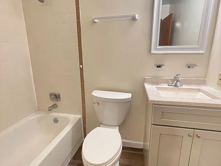914 SW 59th Ter — Photo 3