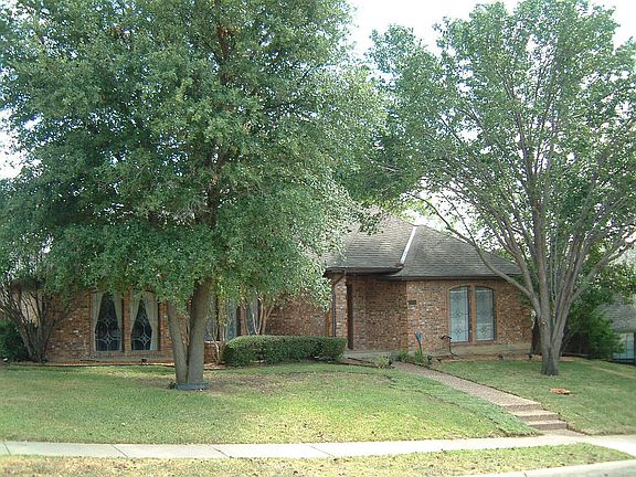 2nd image of 2908 Cambridgeshire Dr