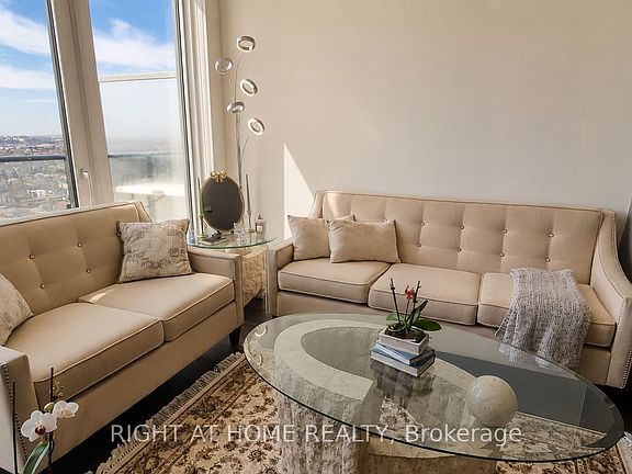 2nd image of 95 Oneida Cres #Penthouse 12