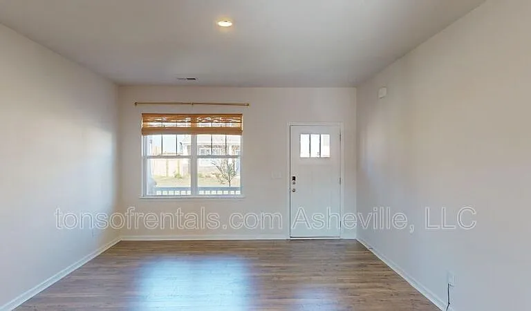 354 Tavernier Ln — Photo 9