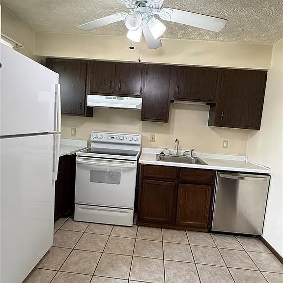 304 Estate Dr #C — Photo 3