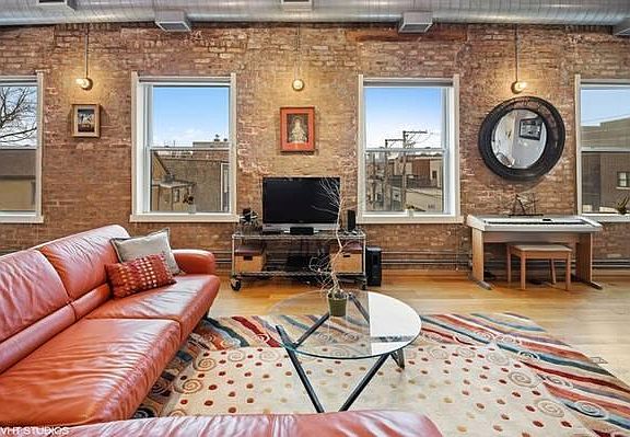 2nd image of 648 N Damen Ave #3