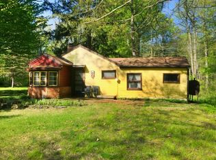 13770 Peach St, THREE OAKS, MI 49128