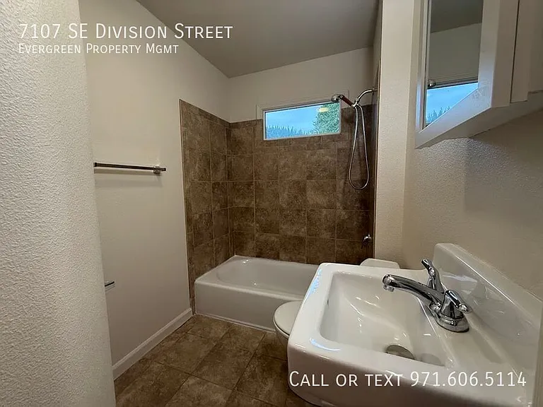 7107 SE Division St — Photo 11