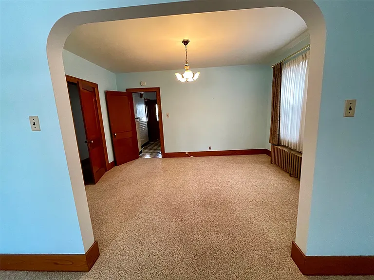 204 Rogers Ave N — Photo 5