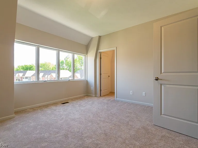 27 Ashbourne Dr — Photo 21