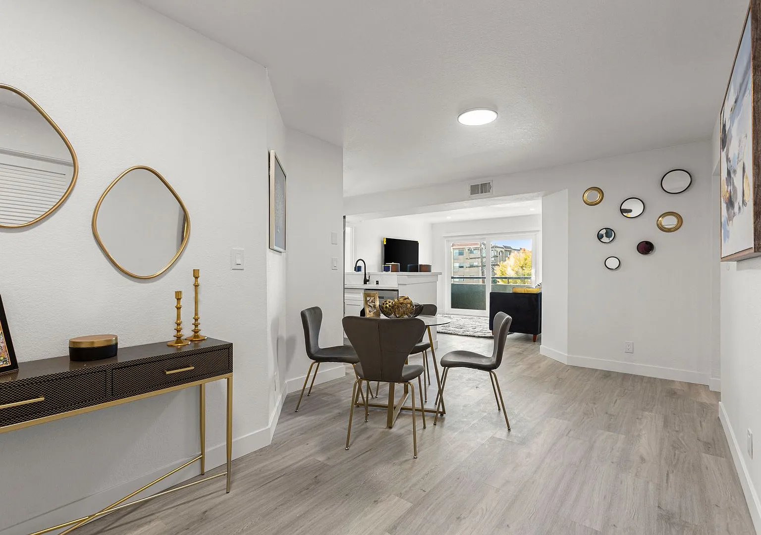 Darby Apartments — Photo 3