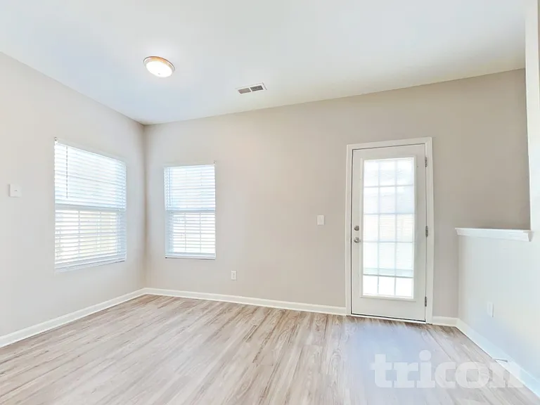 2048 Lauren Woods Dr — Photo 7