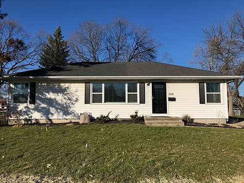202 SE Park View Dr Photo 1