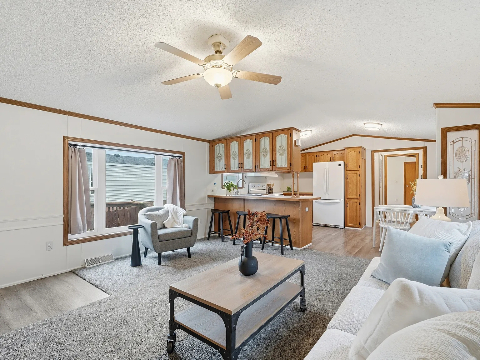 3 bed, 1216 sqft, $1,875 — Photo 2