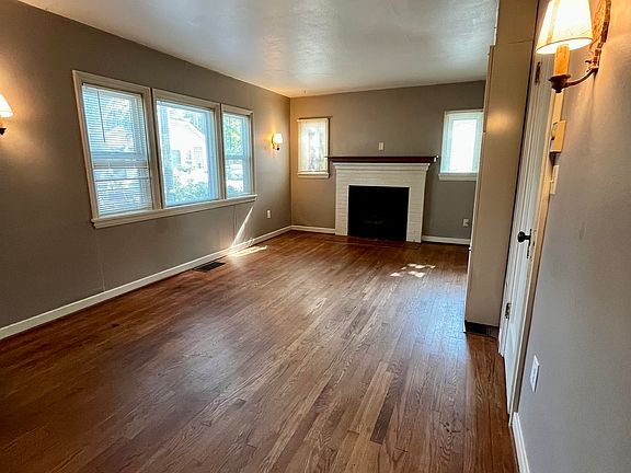 5th image of 703 Cottage St NE