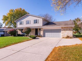 3295 S 149th St, New Berlin, WI 53151