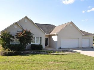 213 Foothills Dr, Murrayville, GA 30564