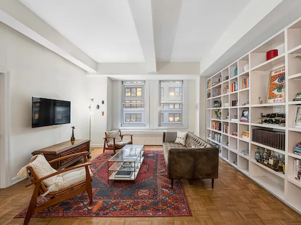 425 Park Avenue South image 1 of 8