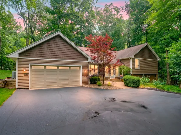 3720 Blackberry Ln, Kalamazoo, MI 49008