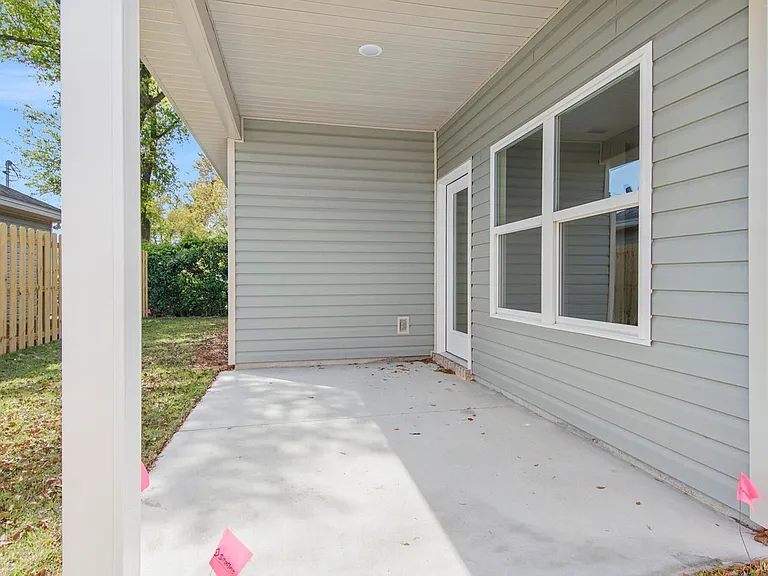 906 Mulberry Ave — Photo 4