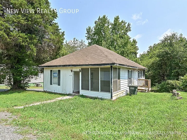 610 N Pear St — Photo 1