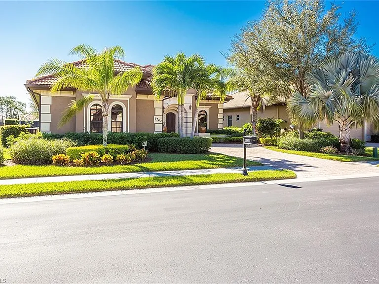 7747 Cottesmore Dr — Photo 2