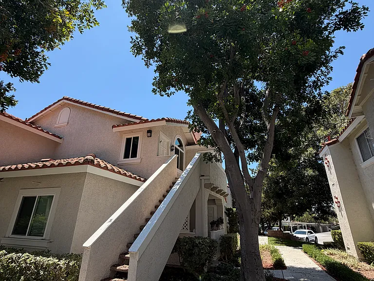76 Gavilan — Photo 1