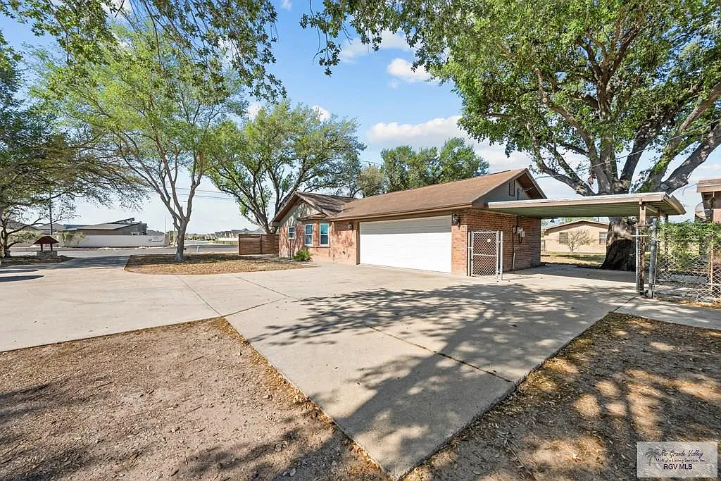 4 bed, 2.0 bath, 1843 sqft, $1,900 — Photo 3