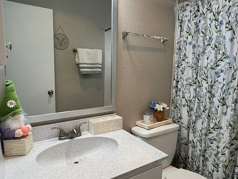 Sand Pebble Apartments — Photo 34