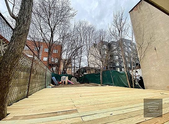 4th image of 557 E New York Ave
