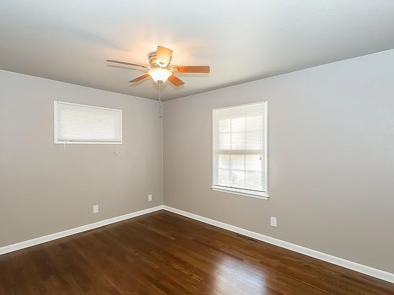1520 NE 54th St — Photo 18