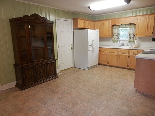 3rd image of 1719 Monterey Dr