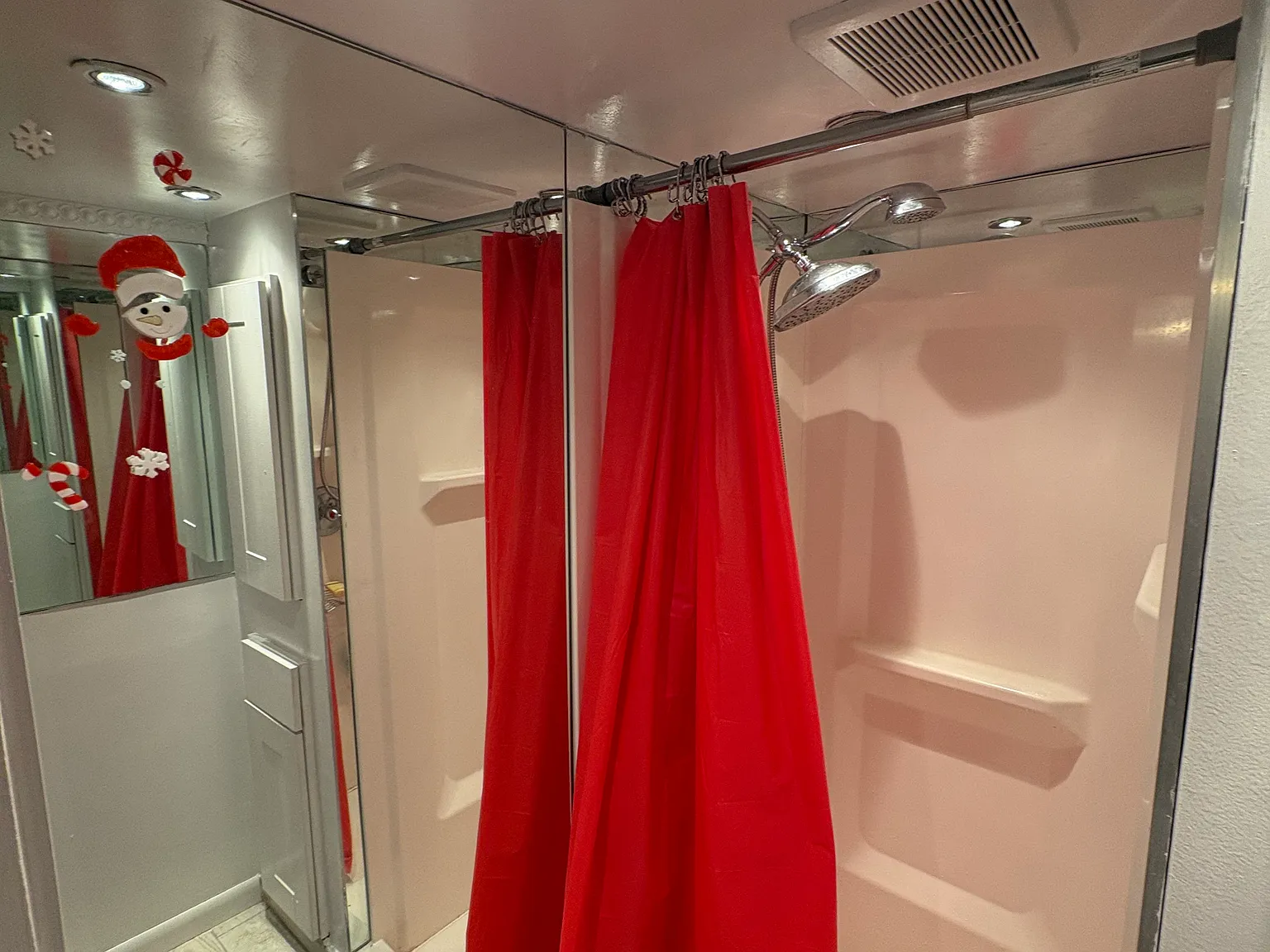 1 bed, 1.5 bath, 1308 sqft, $2,000 — Photo 3