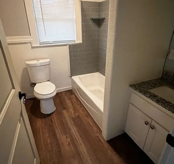 532 W 14th St — Photo 3
