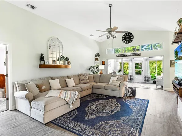 9801 Las Casas DR, FORT MYERS, FL 33919
