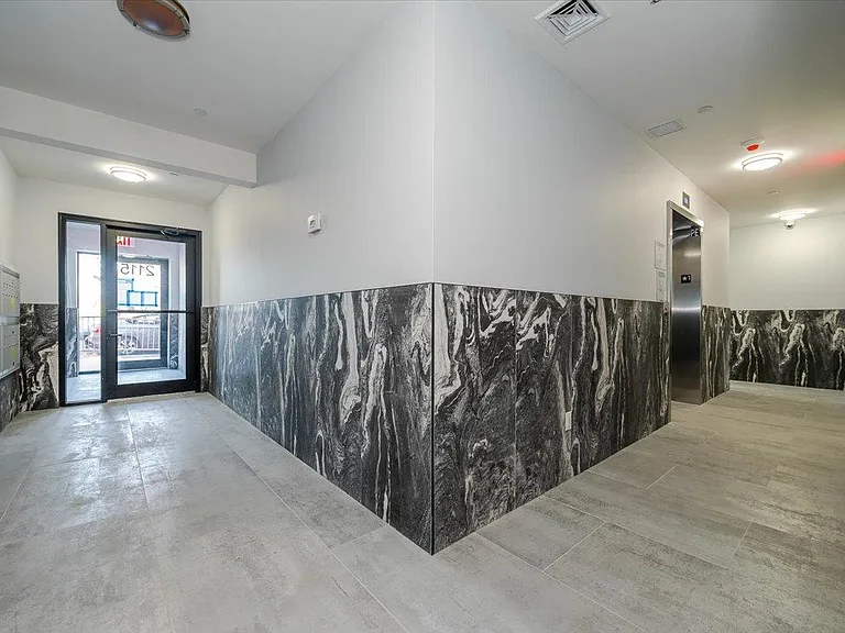 2115 Burr Ave #4D — Photo 1