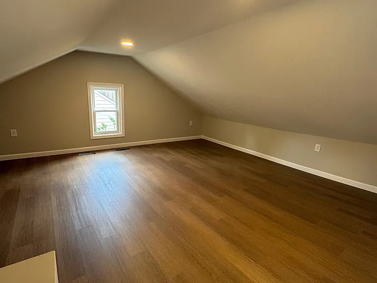 231 Roosevelt Ave — Photo 16