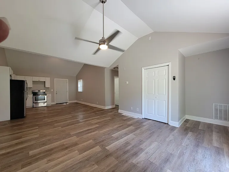 1137 White Oak Ave SW — Photo 14