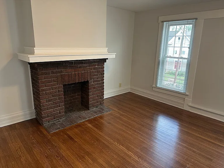 E Maynard Ave 114-116 MLR (LH2) — Photo 5