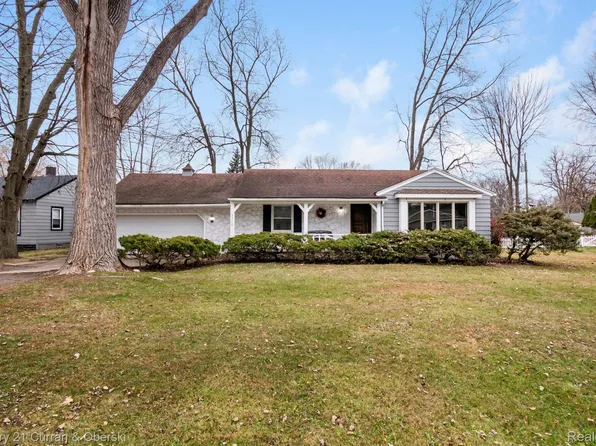 33776 Rhonswood St, Farmington, MI 48335