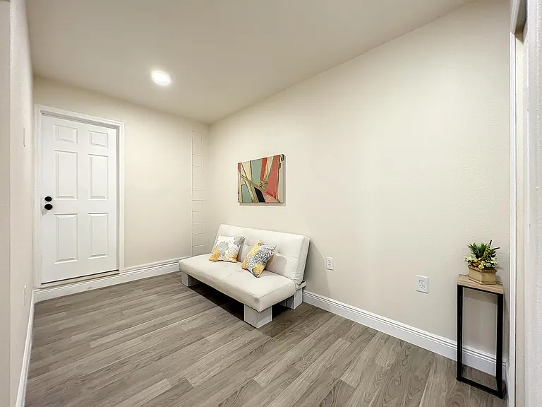 Park Manor Dr — Photo 3