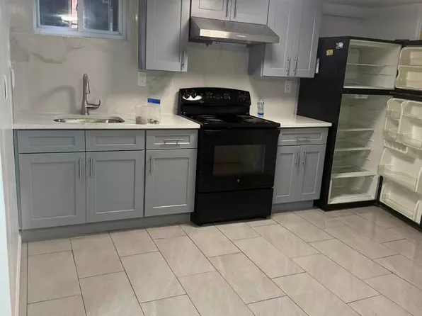 (undisclosed Address), Woodhaven, NY 11421