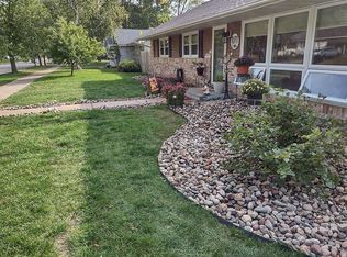 1011 S 10th St, Prairie Du Chien, WI 53821