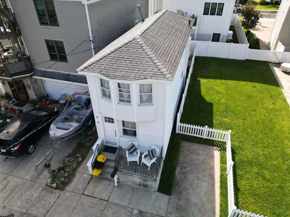22 N Coolidge Ave, Margate, NJ 08402