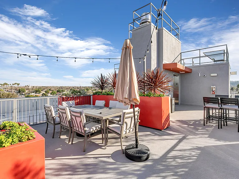 Cloud Nine Luxury Apartments — Photo 73
